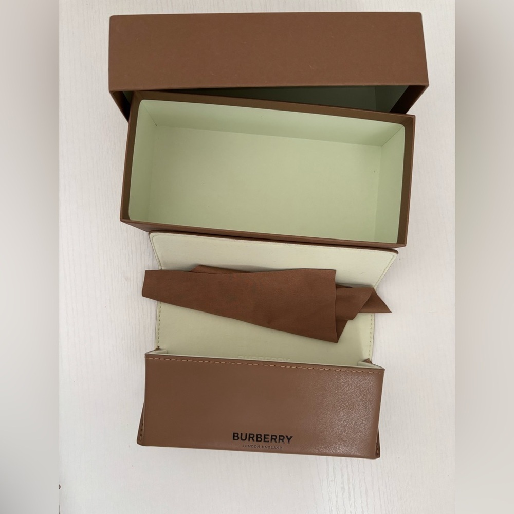 Burberry glasses case and box ONLY - Picture 2 of 4